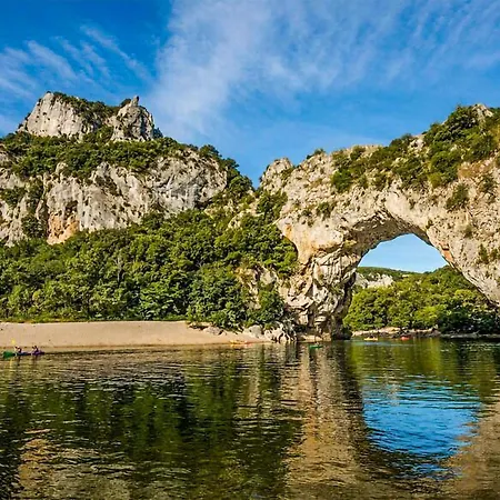 1 Bedroom Beautiful In Pont Darc